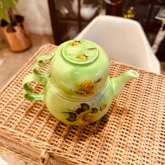 Vintage Green Teapot with Yellow Roses - Picture 5 of 5